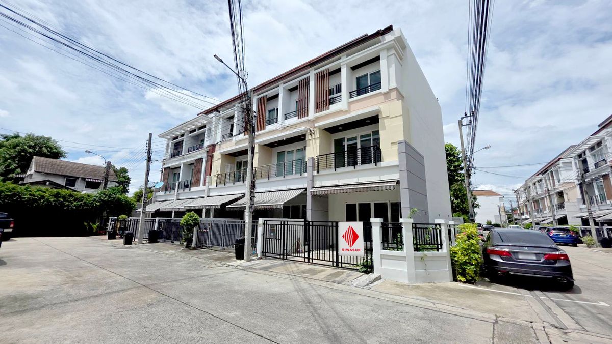 ขายทาวน์โฮมเกษตร นวมินทร์ ลาดปลาเค้า : ทาวน์โฮม 3 ชั้น หลังมุม ใกล้ BTS ม.เกษตรฯ บ้านกลางเมือง ลาดพร้าว-เสนา ราคาดีงาม!