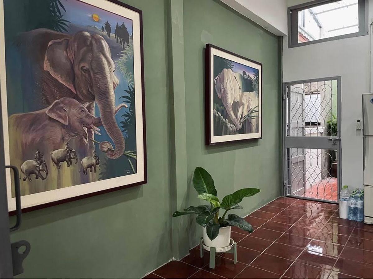 For RentHouseChaengwatana, Muangthong : Specially art home, 5mins walk to BTS. with a large rooftop terrace, and parking for 2 cars.