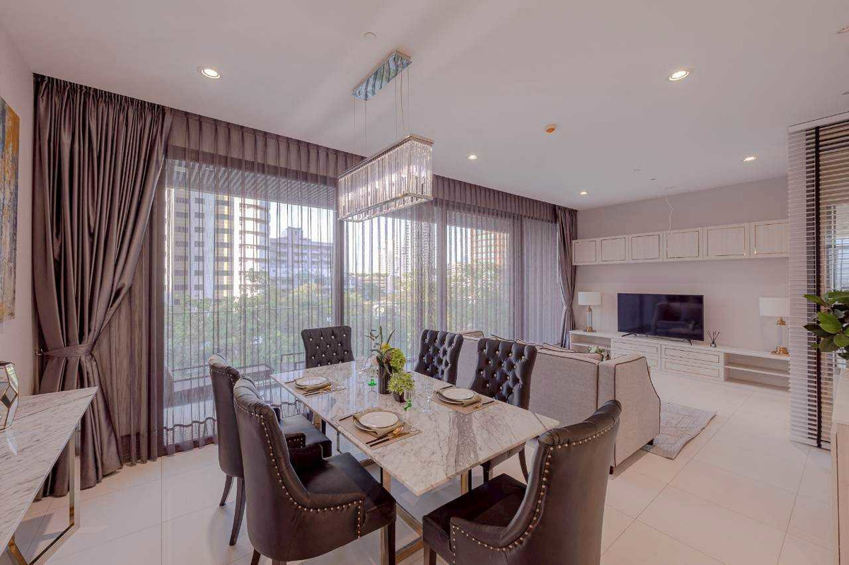 CondoSukhumvit, Asoke, Thonglor : Luxury condo at Vittorio Sukhumvit 39, convenient travel, close to BTS, shuttle available, beautiful room, fully furnished. Ready to move in immediately!!