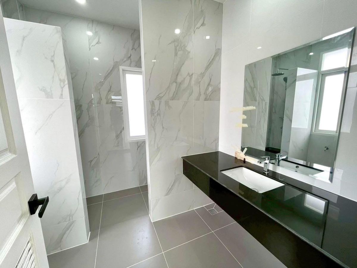 For SaleHouseMahachai Samut Sakhon : 🎉🏡 Golden opportunity! Discounted 2 million! #House No. 66 #Already rich! #Nusasiri City Rama 2 House with a private pool! 🌳💦