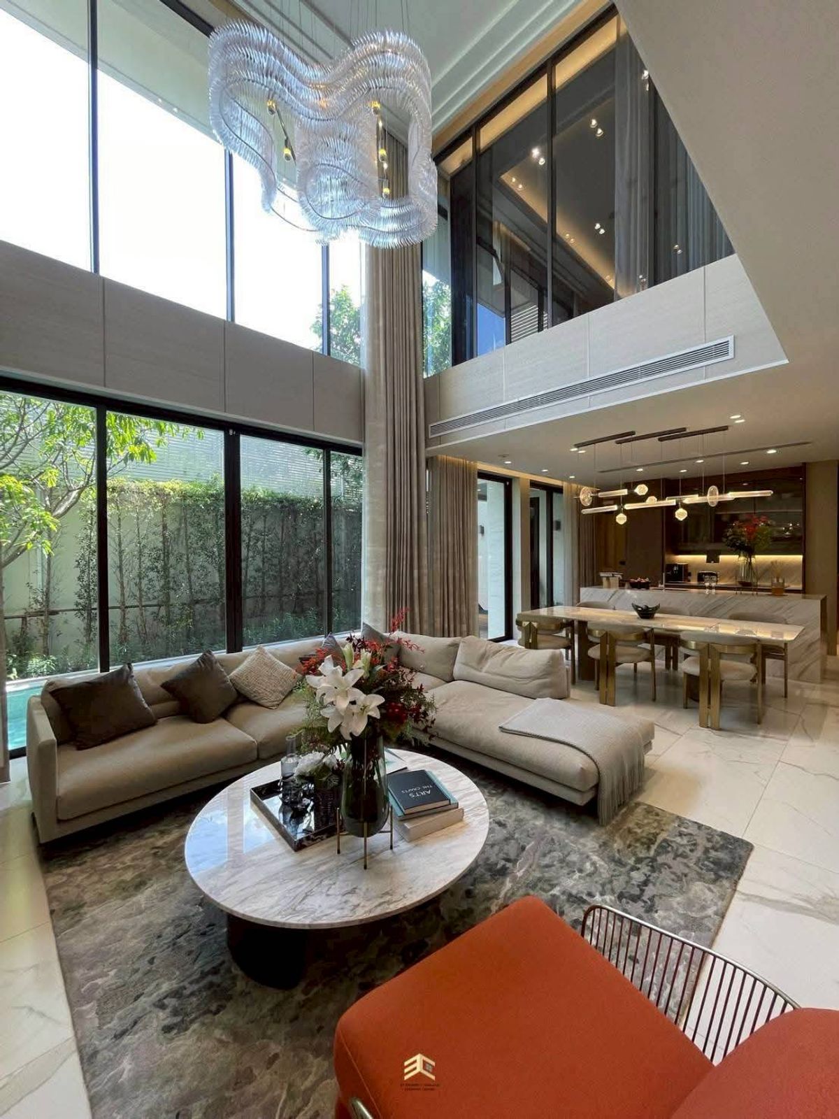 ขายบ้านพัฒนาการ ศรีนครินทร์ : LTHC12667 – Super Luxury House FOR SALE at Park Heritage Pattanakarn Size 75 Sqw. 568.26 Sqm. 4 beds 6 baths ONLY 64.5 MB