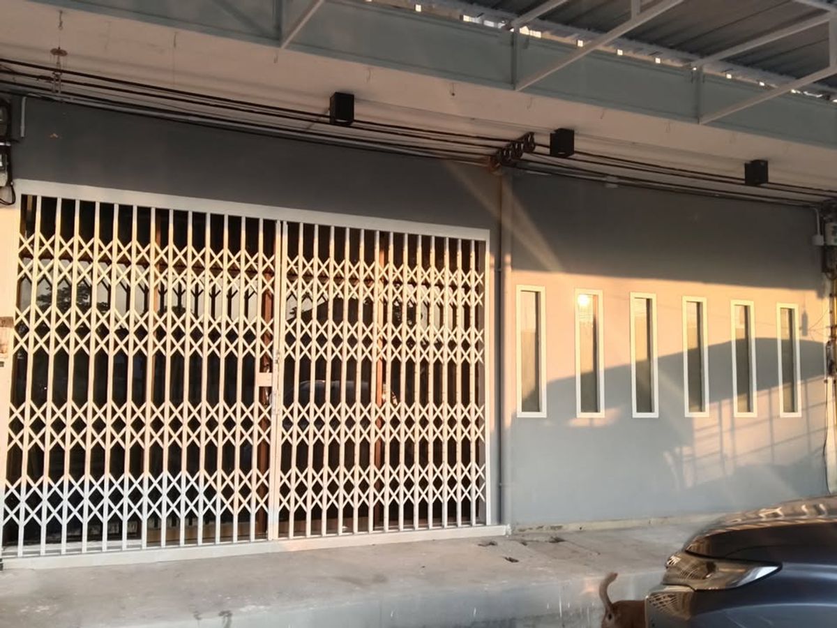 For RentShop HouseRathburana, Suksawat : 2 new commercial buildings, new renovations, beautiful decorations for rent in Suksawat-Phuttha Bucha, near Big G Food Place, Pracha Uthit
