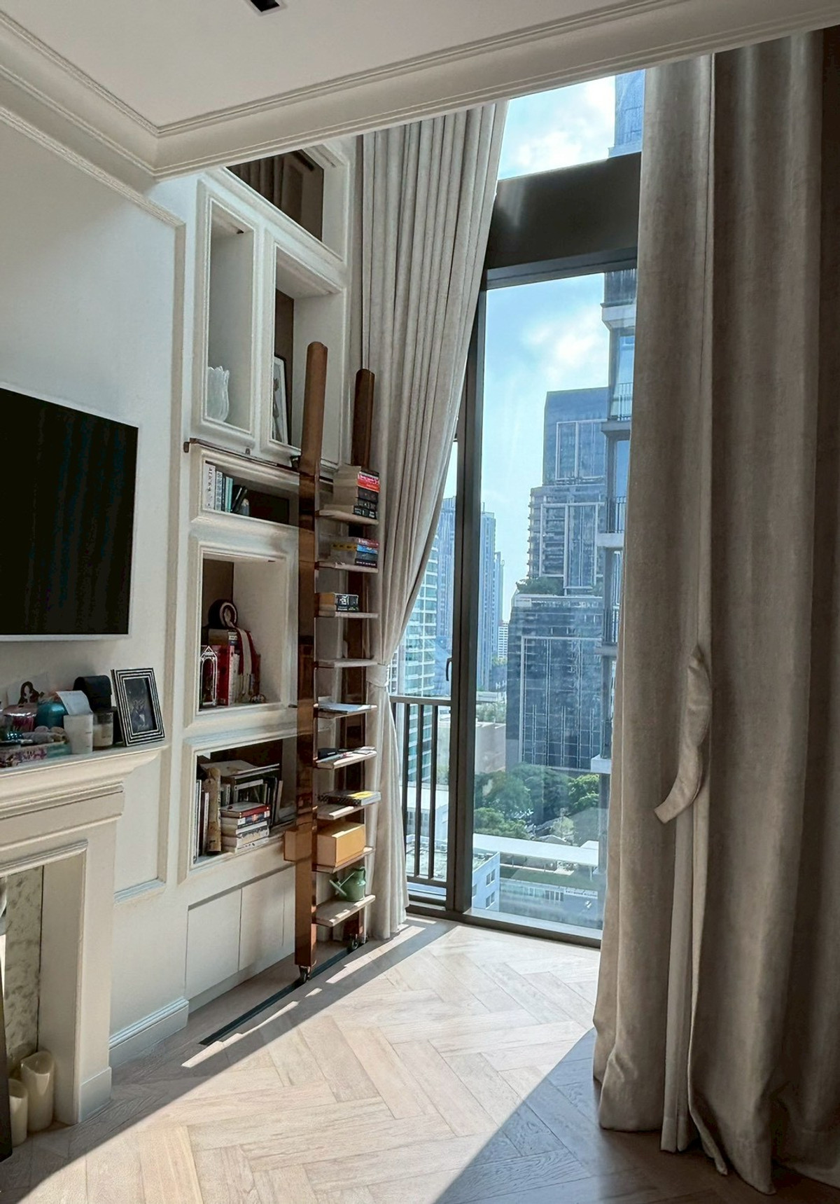 For RentCondoWitthayu, Chidlom, Langsuan, Ploenchit : 💎 GT16221 | Condo 28 Chidlom, convenient travel, near BTS, there is a shuttle, beautiful-luxurious room, fully furnished, ready to move in!!