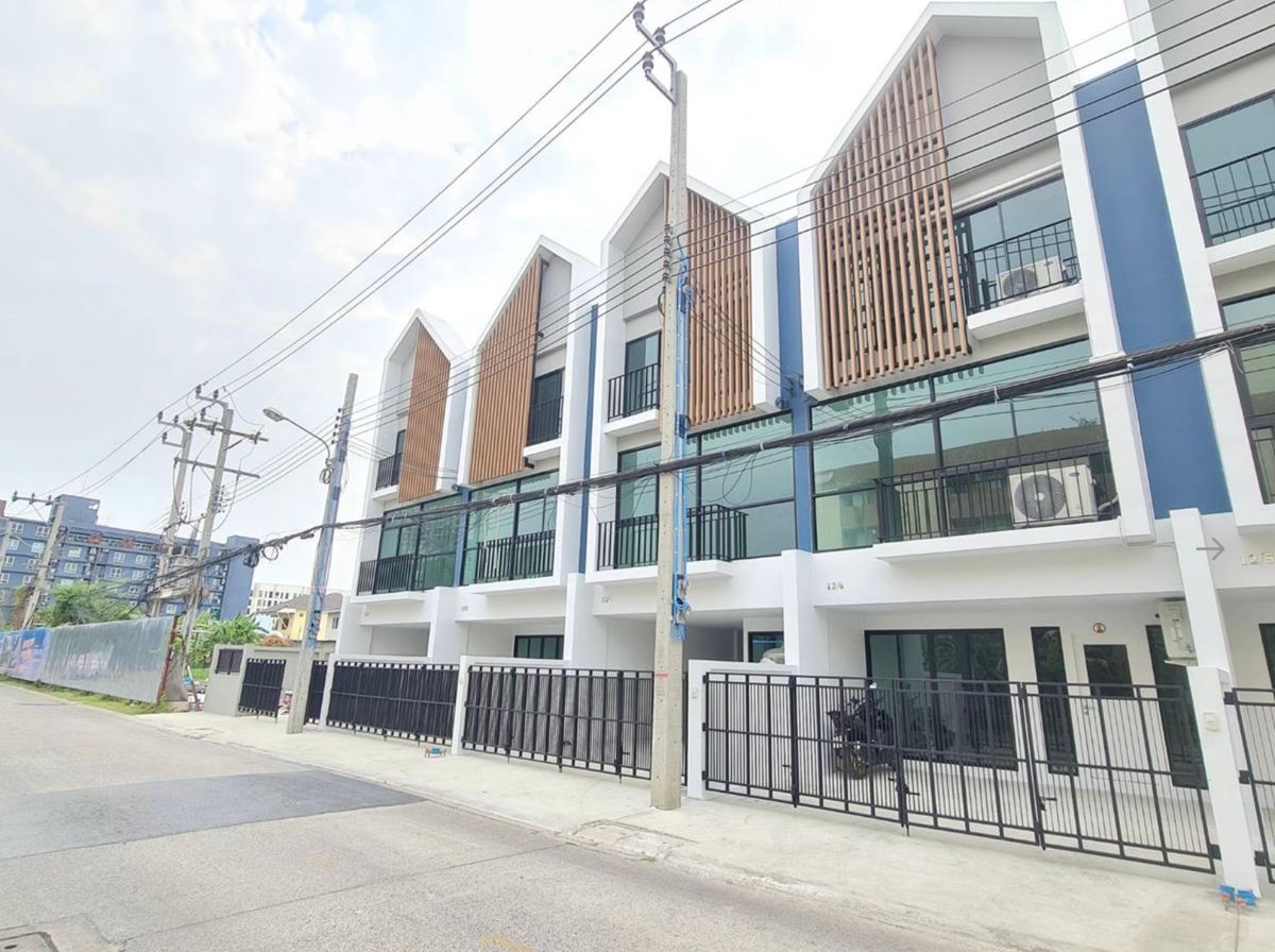 ทาวน์โฮมบางนา แบริ่ง ลาซาล : POR-057 ขายและเช่า Deco Home Office
