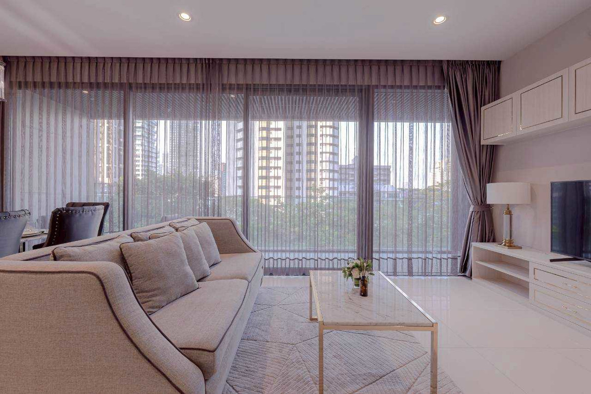 CondoSukhumvit, Asoke, Thonglor : Luxury condo at Vittorio Sukhumvit 39, convenient travel, close to BTS, shuttle available, beautiful room, fully furnished. Ready to move in immediately!!
