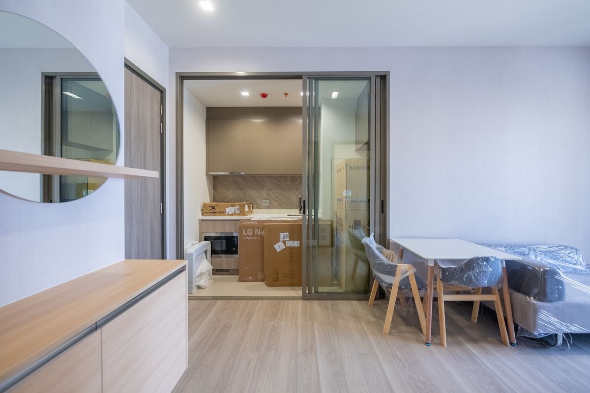 For SaleCondoSathorn, Narathiwat : River View 1 bed fully furnished high floor close to Shrewsbury International School 081-245-7349