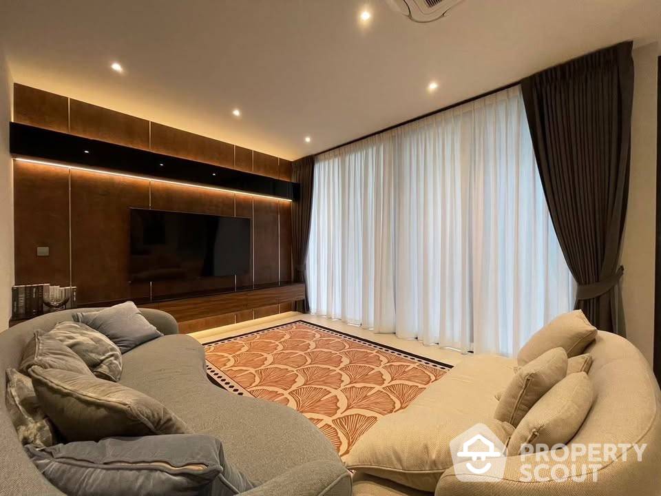 For RentHousePattanakan, Srinakarin : 4-BR House at Bugaan Pattanakarn in Suan Luang