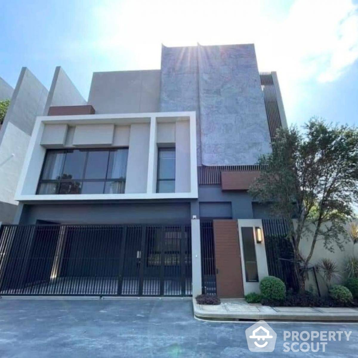 For RentHousePattanakan, Srinakarin : 5-BR House at BuGaan Krungthep Kreetha in Hua Mak