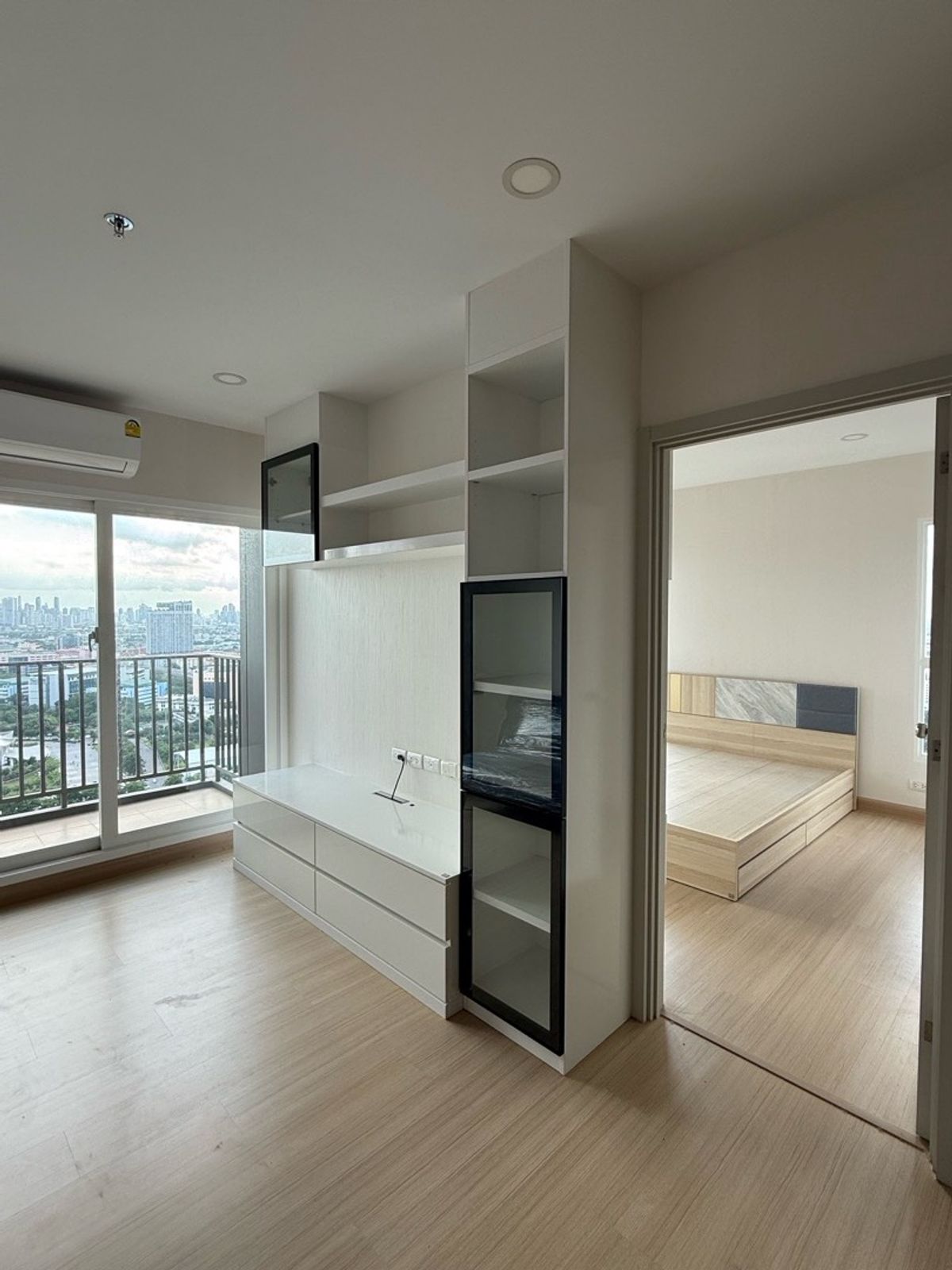 For SaleCondoRamkhamhaeng, Hua Mak : For sale: Supalai Veranda Ramkhamhaeng, size 67 sq m, Building B, 31st floor, fully furnished and equipped with electrical appliances, price 6.2 million.