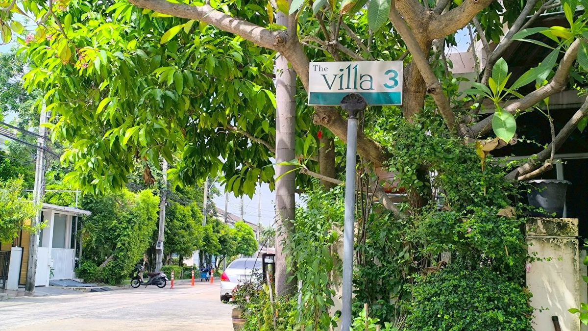 ขายทาวน์โฮมมีนบุรี-ร่มเกล้า : The Villa เดอะ วิลล่า รามคำแหง-สุวรรณภูมิ ทาวน์เฮ้าส์ 2 ชั้น ซอยรามคำแหง 174 ใกล้รถไฟฟ้าสายสีส้ม สถานีเคหะรามคำแหง ขายถูก บ้านสวย หน้าสวนหย่อม ไม่มีบ้านตรงข้าม