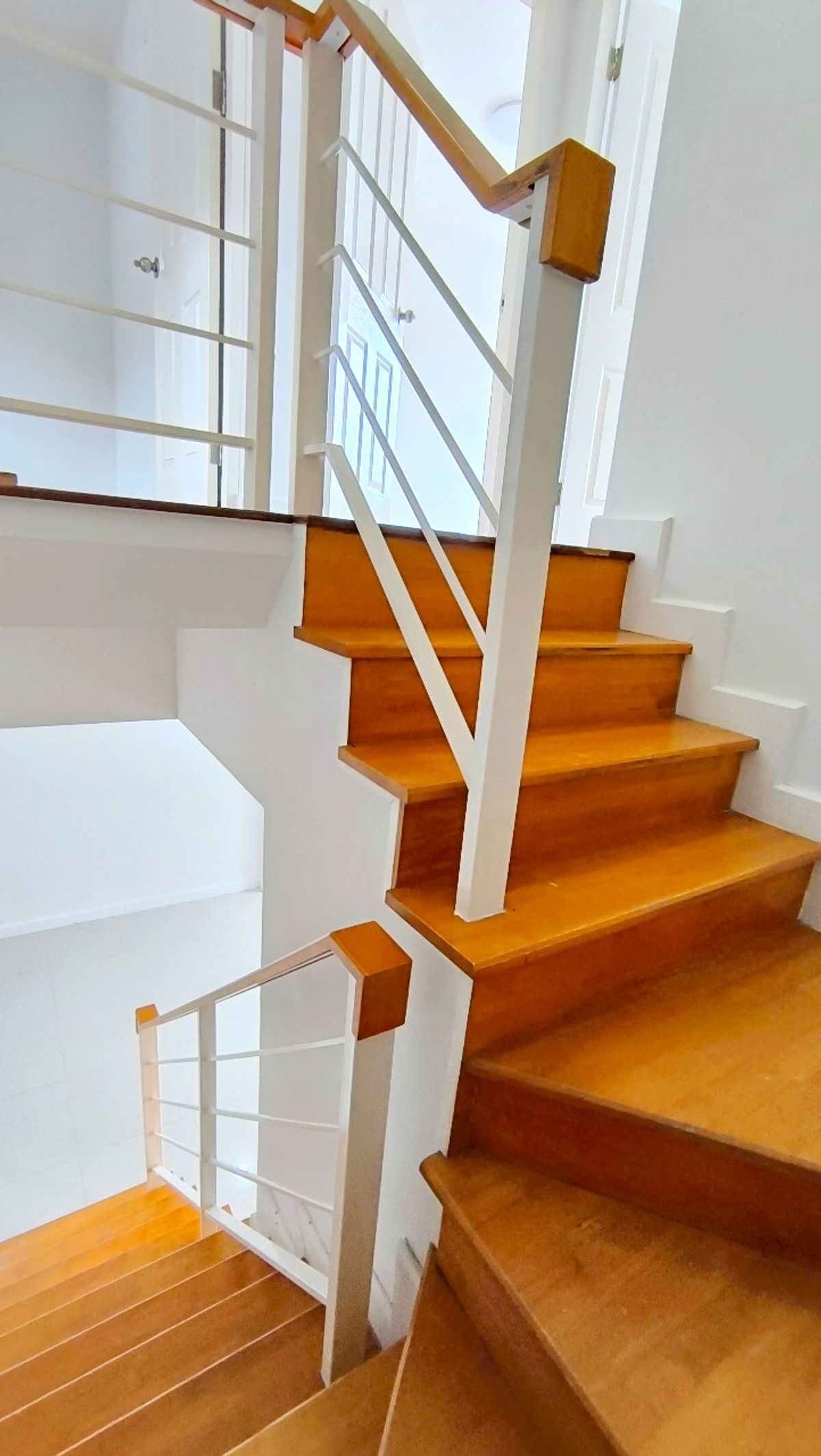 ขายทาวน์โฮมมีนบุรี-ร่มเกล้า : The Villa เดอะ วิลล่า รามคำแหง-สุวรรณภูมิ ทาวน์เฮ้าส์ 2 ชั้น ซอยรามคำแหง 174 ใกล้รถไฟฟ้าสายสีส้ม สถานีเคหะรามคำแหง ขายถูก บ้านสวย หน้าสวนหย่อม ไม่มีบ้านตรงข้าม