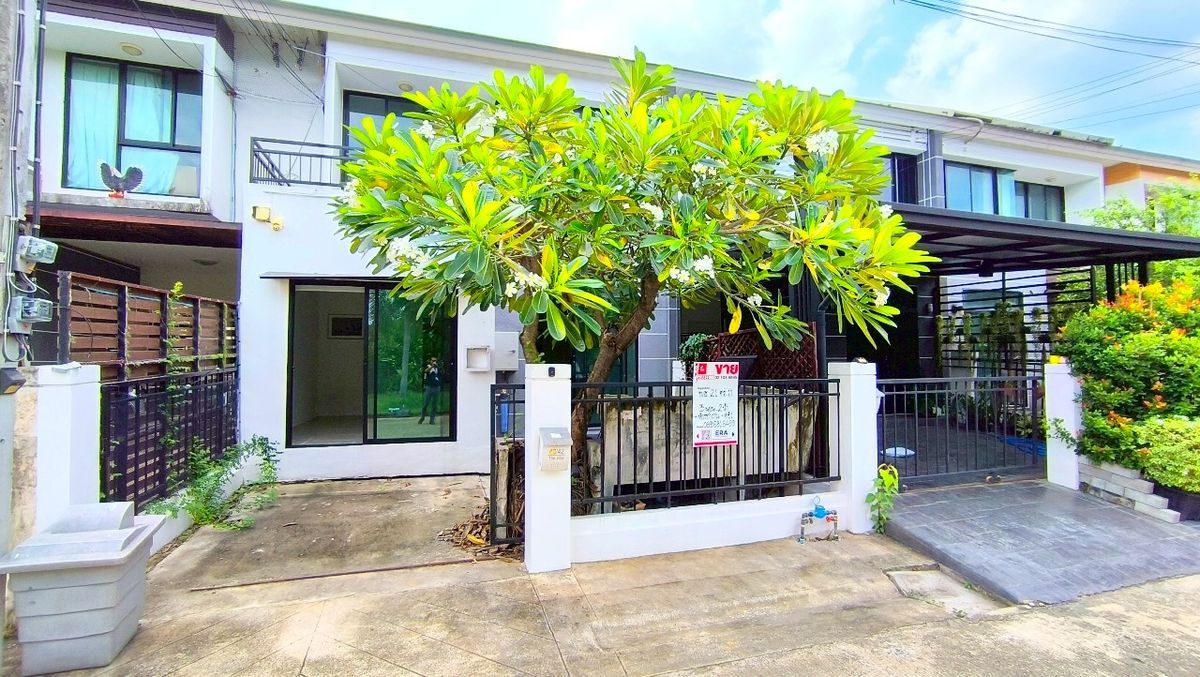 ขายทาวน์โฮมมีนบุรี-ร่มเกล้า : The Villa เดอะ วิลล่า รามคำแหง-สุวรรณภูมิ ทาวน์เฮ้าส์ 2 ชั้น ซอยรามคำแหง 174 ใกล้รถไฟฟ้าสายสีส้ม สถานีเคหะรามคำแหง ขายถูก บ้านสวย หน้าสวนหย่อม ไม่มีบ้านตรงข้าม