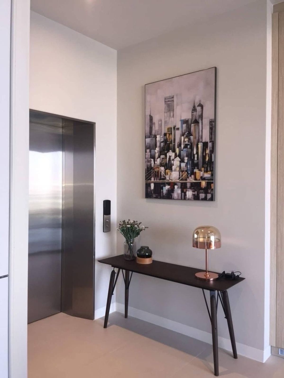 ขายคอนโดสุขุมวิท อโศก ทองหล่อ : ขายคอนโด Vittorio Sukhumvit 39 ขนาด 136.71 Sq.m 2 bed 3 bath เพียง 55 MB ติดต่อ 086-795-9997 