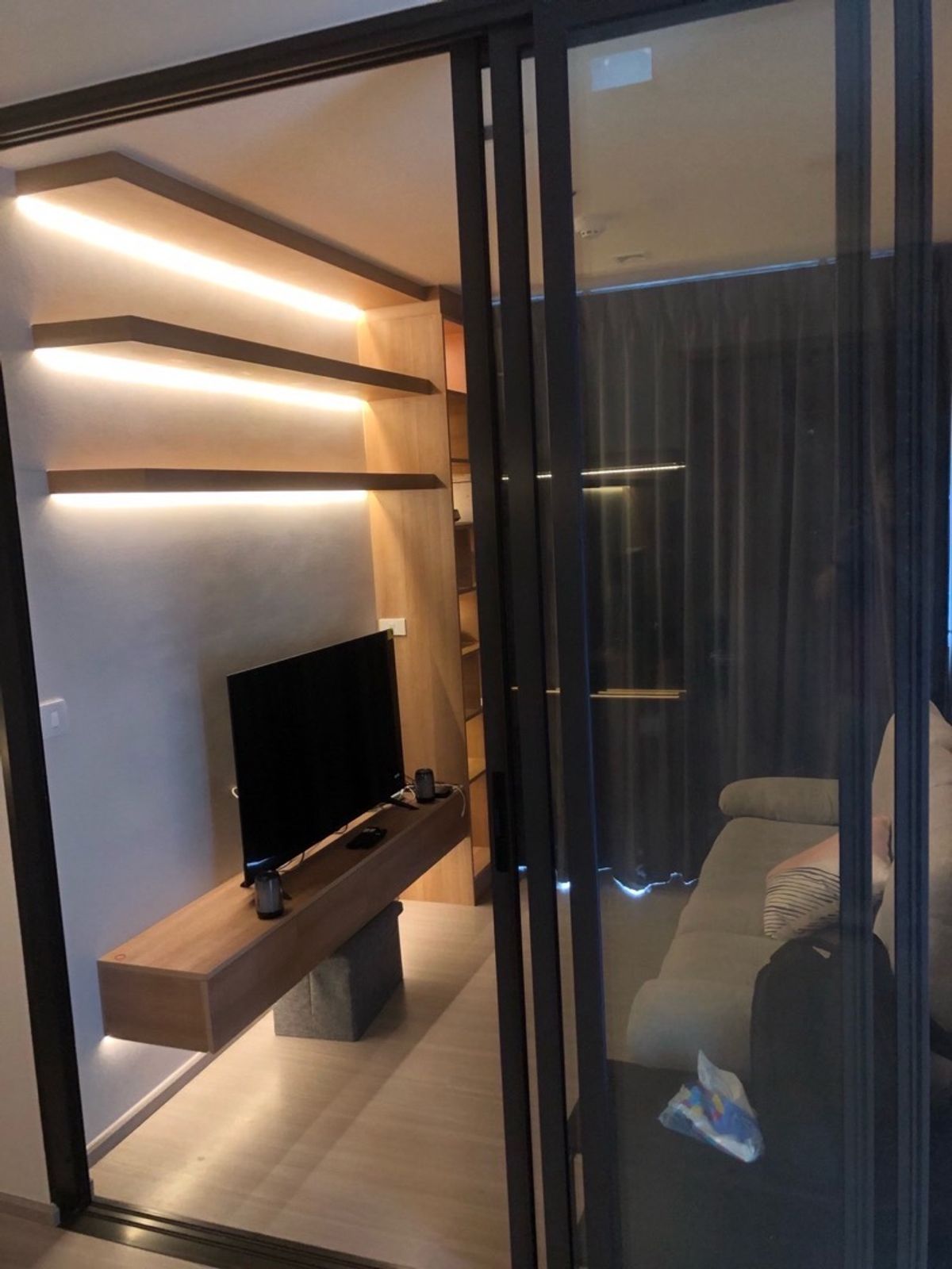 ให้เช่าคอนโดท่าพระ ตลาดพลู วุฒากาศ : ปล่อยเช่าคอนโด  life sathorn sierra (คอนโดติดถนนเส้นสาทรและBTSตลาดพลู150ม)
**ไม่รับเอเจ่น**

ขนาด36ตรม ปล่อยเช่า 19,000บาท/เดือน
ชั้น25

เครื่องใช้ไฟฟ้า ครบ
พร้อมเข้าอยู่ได้เลย
- Smart TV
- ตู้เย็น
- ไมโครเวฟ
- เครื่องซักผ้า
- เตาไฟฟ้า ,ที่ดูดควัน
- เครื่