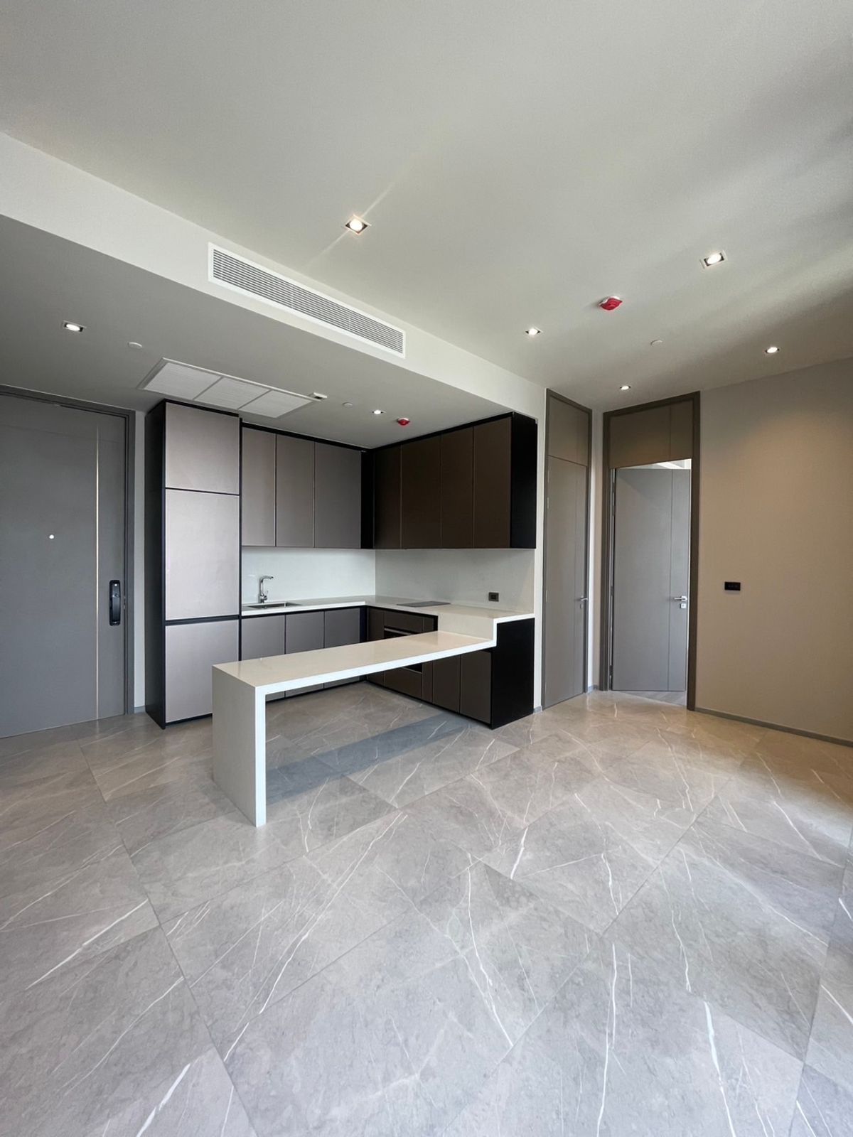 ขายคอนโดสุขุมวิท อโศก ทองหล่อ : ห้องราคาดี ทิศไม่ร้อน ❗❗ 1 bed 51.11 ตร.ม ห้องใหญ่ ชั้นสูง : Hyde heritage thonglor : Aum 0655121395