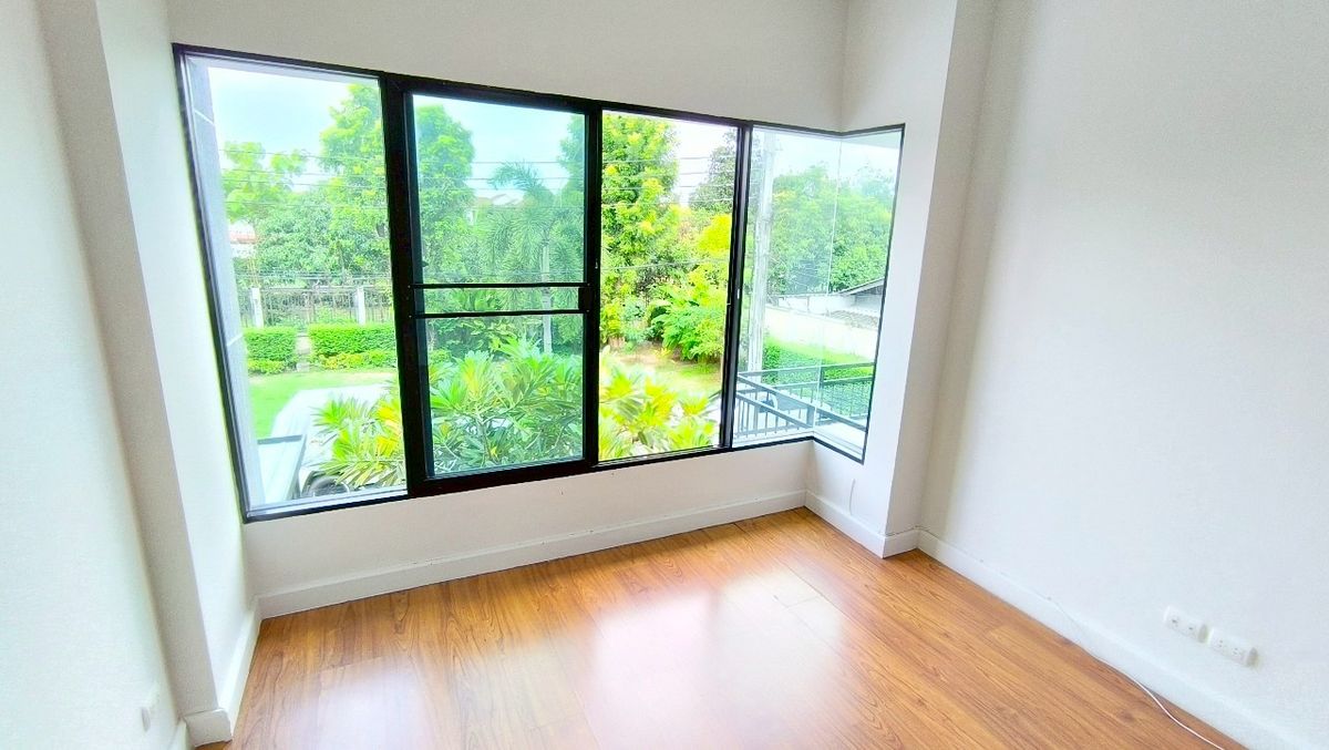 ขายทาวน์โฮมมีนบุรี-ร่มเกล้า : The Villa เดอะ วิลล่า รามคำแหง-สุวรรณภูมิ ทาวน์เฮ้าส์ 2 ชั้น ซอยรามคำแหง 174 ใกล้รถไฟฟ้าสายสีส้ม สถานีเคหะรามคำแหง ขายถูก บ้านสวย หน้าสวนหย่อม ไม่มีบ้านตรงข้าม