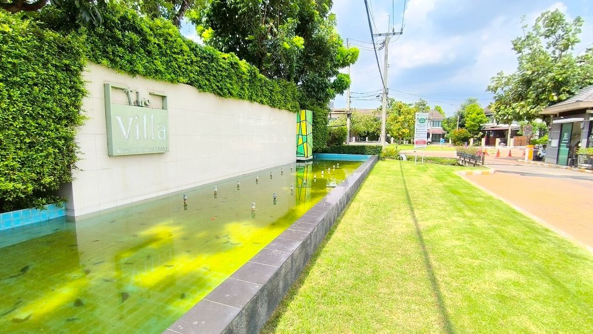 ขายทาวน์โฮมมีนบุรี-ร่มเกล้า : The Villa เดอะ วิลล่า รามคำแหง-สุวรรณภูมิ ทาวน์เฮ้าส์ 2 ชั้น ซอยรามคำแหง 174 ใกล้รถไฟฟ้าสายสีส้ม สถานีเคหะรามคำแหง ขายถูก บ้านสวย หน้าสวนหย่อม ไม่มีบ้านตรงข้าม