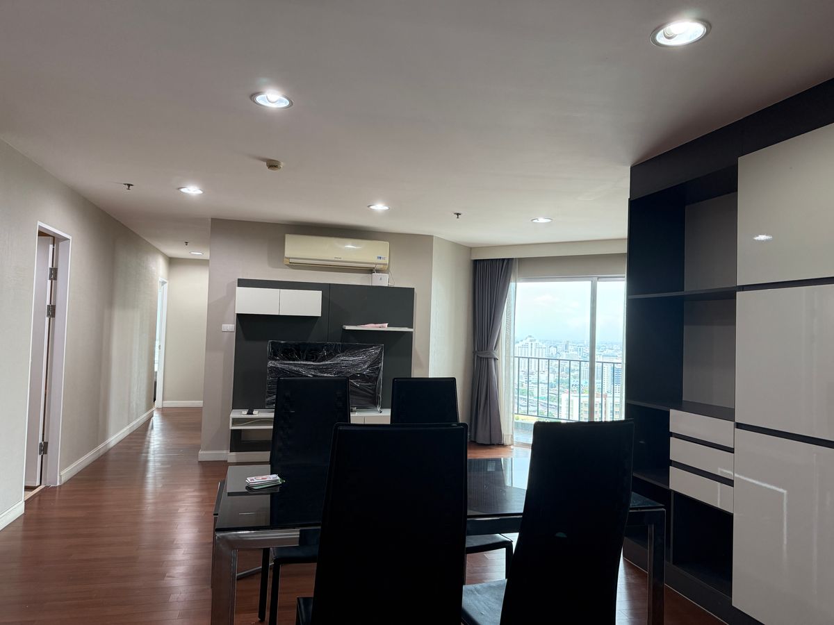 ให้เช่าคอนโดพระราม 9 เพชรบุรีตัดใหม่ RCA : Repair Already { FOR RENT } 3 BEDROOM 2 BATHROOM 105 SQ.M  FULLY FURNITURE READY TO MOVE