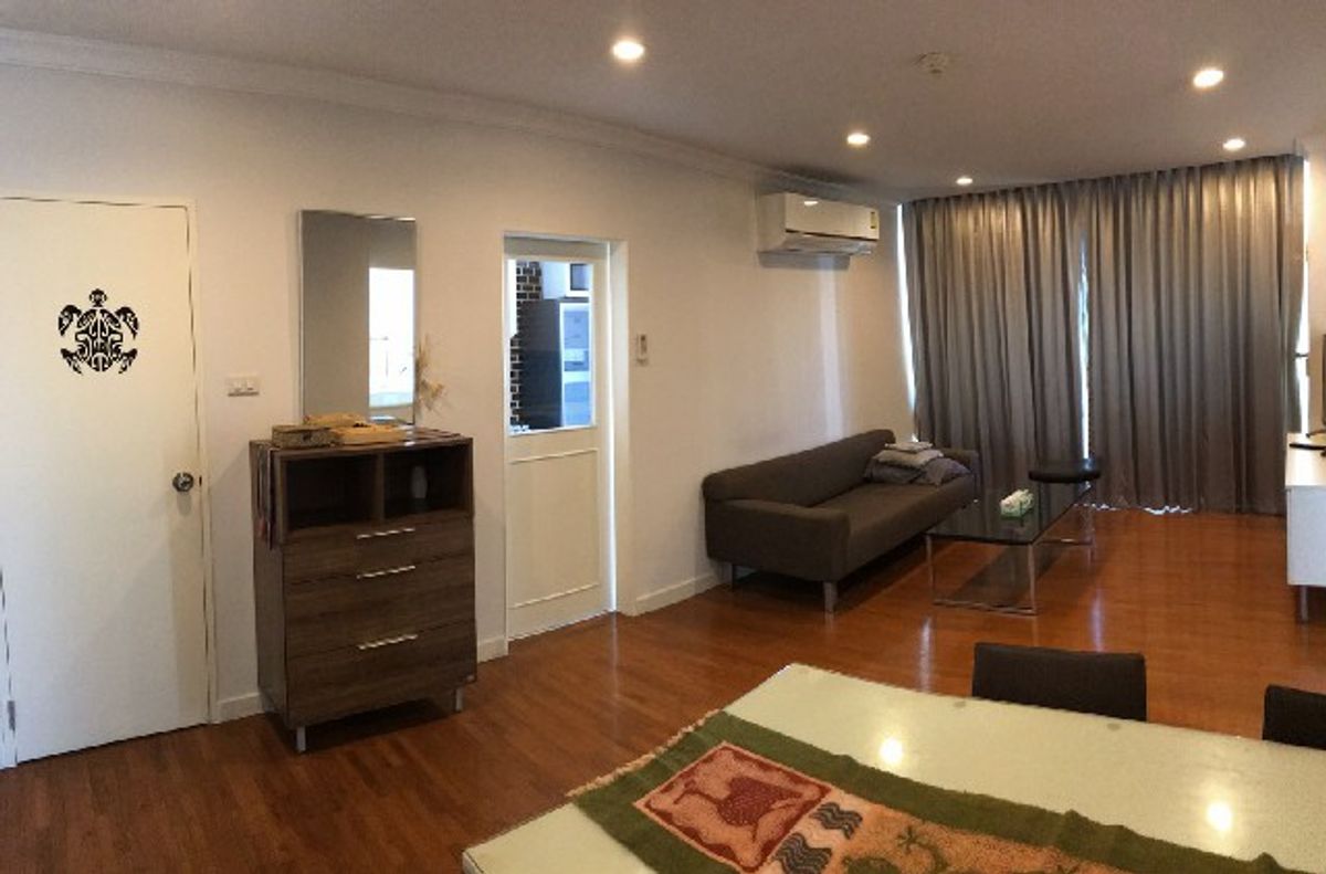 ให้เช่าคอนโดนานา : คอนโด Low rise 1 ห้องนอน 1 ห้องน้ำ 60 ตรม. ที่บ้านสิริ สุขุมวิท 10 ให้เช่าเดือนละ 32,000 บาท สถานีรถไฟฟ้า BTS นานา