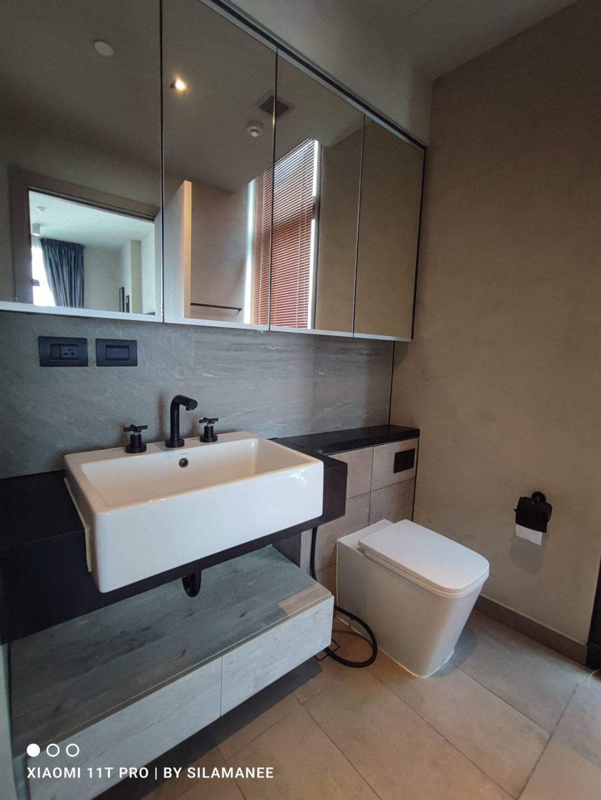 ขายคอนโดสุขุมวิท อโศก ทองหล่อ : SELL คอนโดตรงข้าม มศว อโศก ติดถนนอโศกมนตรี 200 ม.จาก MRT เพชรบุรี I ห้องวิวถนนอโศก ทิศตะวันออก I ใกล้ MRT เพชรบุรี , สุขุมวิท BTS อโศก I The Lofts Asoke 