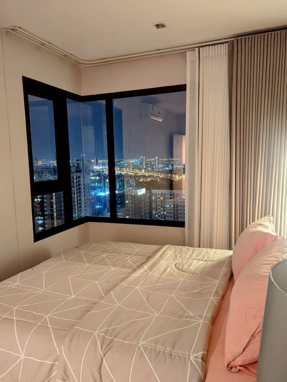 For RentCondoThaphra, Talat Phlu, Wutthakat : Life Sathorn Sierra Condo Rental (Condo Condo, Sathorn Road and BTS Talat Phlu 150 m) ** Do not accept Age. ** Size 36 sqm. Rent 19,000 baht/month, 25 floors, electrical appliances. Complete ready to move in.- Smart TV-Refrigerator- Microwave- Washing mac