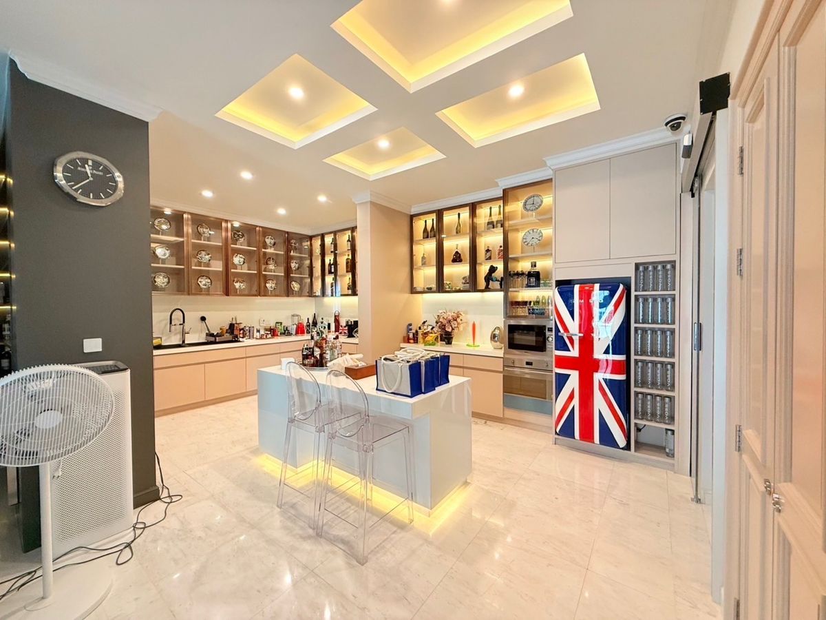 ขายบ้านบางนา แบริ่ง ลาซาล : ขายบ้านเดี่ยวสุดหรูพร้อมสระว่ายน้ำส่วนตัว  เฟอร์ครบ ใกล้เมกะ บางนา