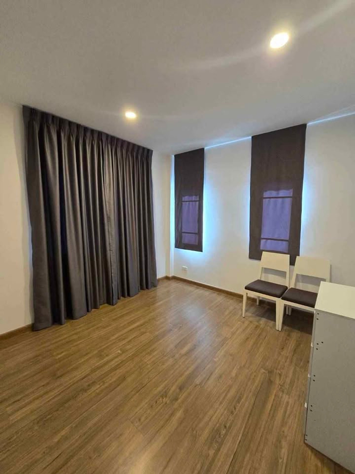 For RentHouseRama5, Ratchapruek, Bangkruai : 4bedroom house near Robinson Ratchaphruek and SISB, with a 7-11 convenience store at the entrance of the village.