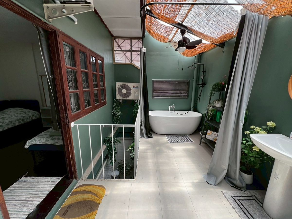 For RentHouseKasetsart, Ratchayothin : 5bedroom luxury house, pet-friendly, newly renovated, prime location, close to BTS Phahon Yothin 59