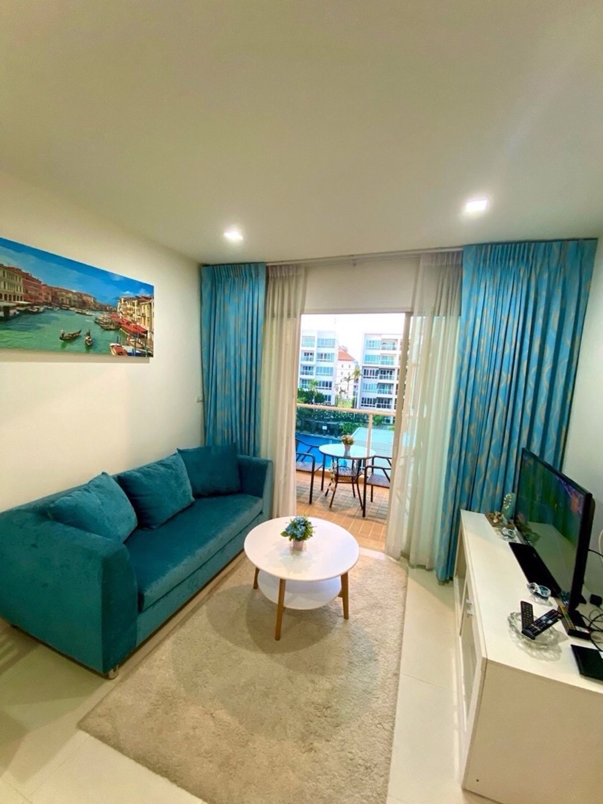ขายคอนโดหัวหิน ประจวบคีรีขันธ์ : ฝากขายคอนโด The SeaCraze Huahin ( สร้างโดย Plus Property ในเครือแสนสิริ ) 
• ขนาด 2 ห้องนอน 1 ห้องน้ำ พร้อมตกแต่งภายในและเฟอร์นิเจอร์
• พื้นที่ใช้สอย 64 ตร.ม.
• ห้องเลขที่ 6/59 อาคาร A ชั้น 5 
Pool View 

