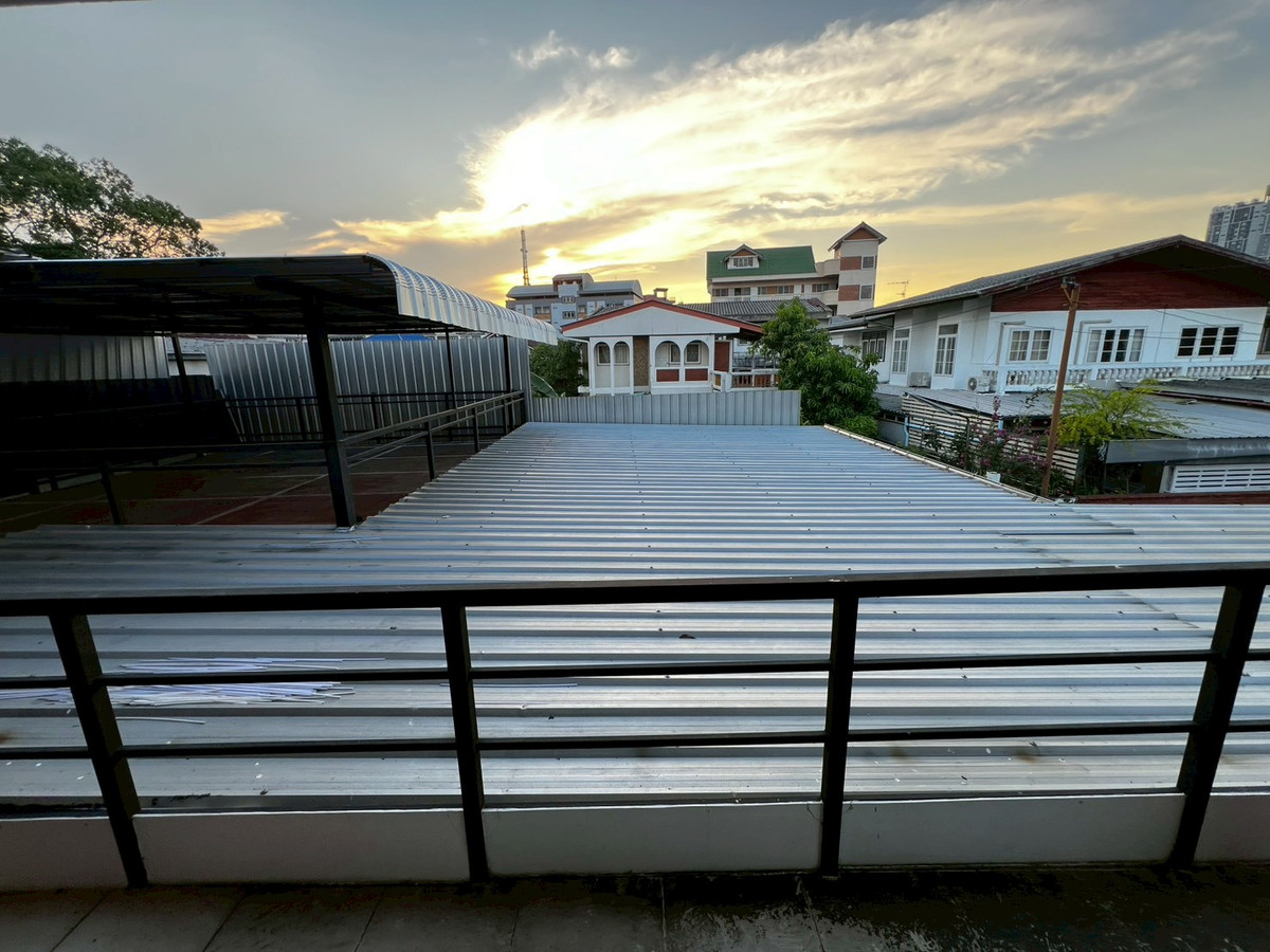 ให้เช่าบ้านรัตนาธิเบศร์ สนามบินน้ำ พระนั่งเกล้า : บ้านเดี่ยว 2ชั้น เนื้อที่ 91ตร.ว. 5ห้องนอน ตรงข้ามขนส่งนนทบุรี จดบริษัทได้