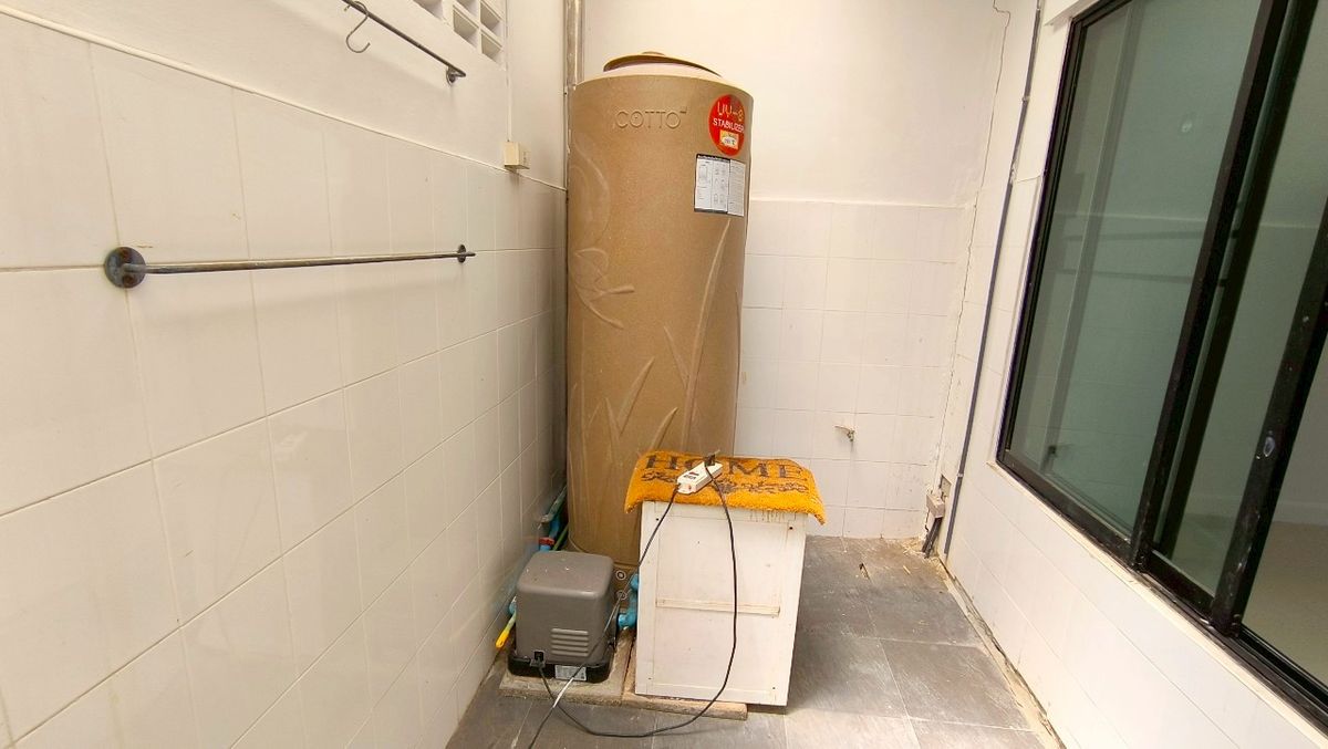 ขายทาวน์โฮมมีนบุรี-ร่มเกล้า : The Villa เดอะ วิลล่า รามคำแหง-สุวรรณภูมิ ทาวน์เฮ้าส์ 2 ชั้น ซอยรามคำแหง 174 ใกล้รถไฟฟ้าสายสีส้ม สถานีเคหะรามคำแหง ขายถูก บ้านสวย หน้าสวนหย่อม ไม่มีบ้านตรงข้าม