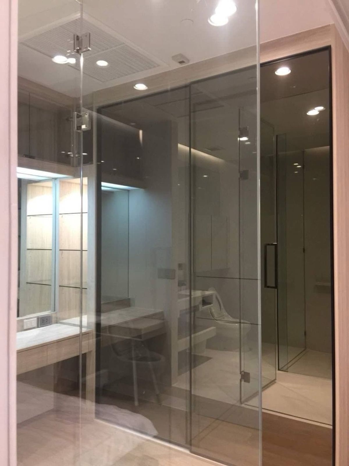 ขายคอนโดสุขุมวิท อโศก ทองหล่อ : ขายคอนโด Vittorio Sukhumvit 39 ขนาด 136.71 Sq.m 2 bed 3 bath เพียง 55 MB ติดต่อ 086-795-9997 