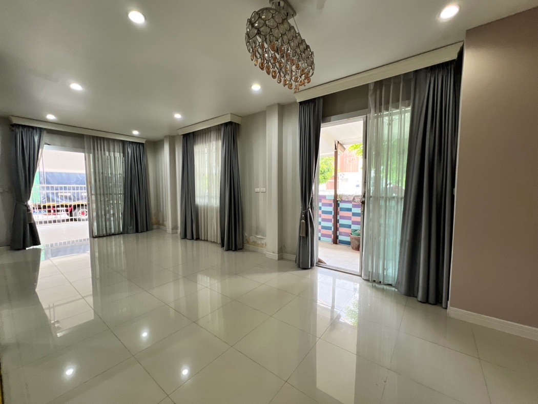 For sale: Townhome, The Trust City, Ngamwongwan, 170 sq m, 29.1 sq wa, ready to move in, corner unit, convenient transportation Loading...