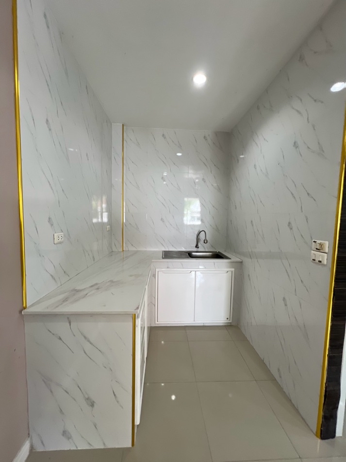 For sale: Townhome, The Trust City, Ngamwongwan, 170 sq m, 29.1 sq wa, ready to move in, corner unit, convenient transportation Loading...