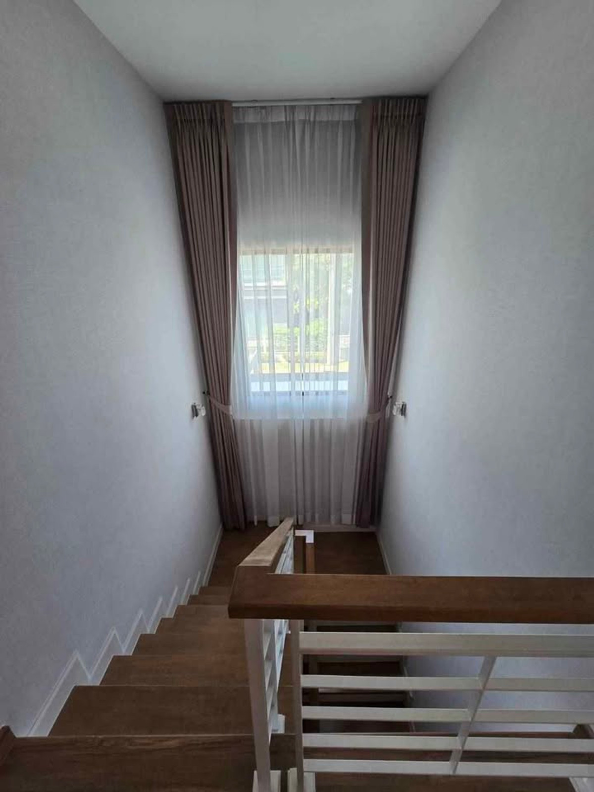 For RentHouseRama5, Ratchapruek, Bangkruai : 4bedroom house near Robinson Ratchaphruek and SISB, with a 7-11 convenience store at the entrance of the village.