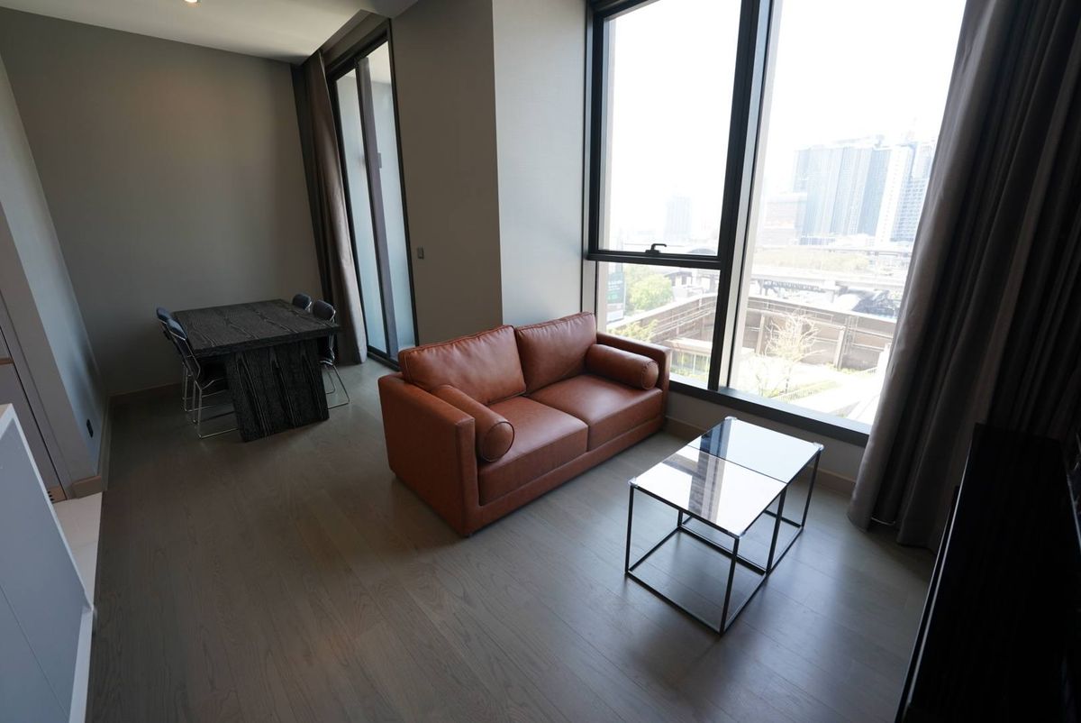 For RentCondoRama9, Petchburi, RCA : For Rent the Esse at Singha Complex 1Bed Size 50 SQ.M. F/F