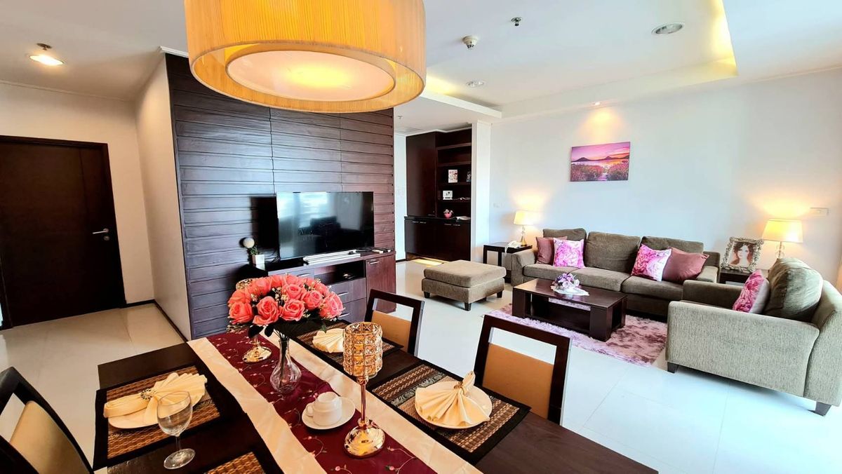 For RentRama9, Petchburi, RCA : ✨ Luxury Premium Condo for Rent — 2 Bedrooms, 2 Bathrooms + Maid’s Room  Stunning City View  Peaceful & Private  Just 5 Minutes Walk to BTS Phrom Phong
