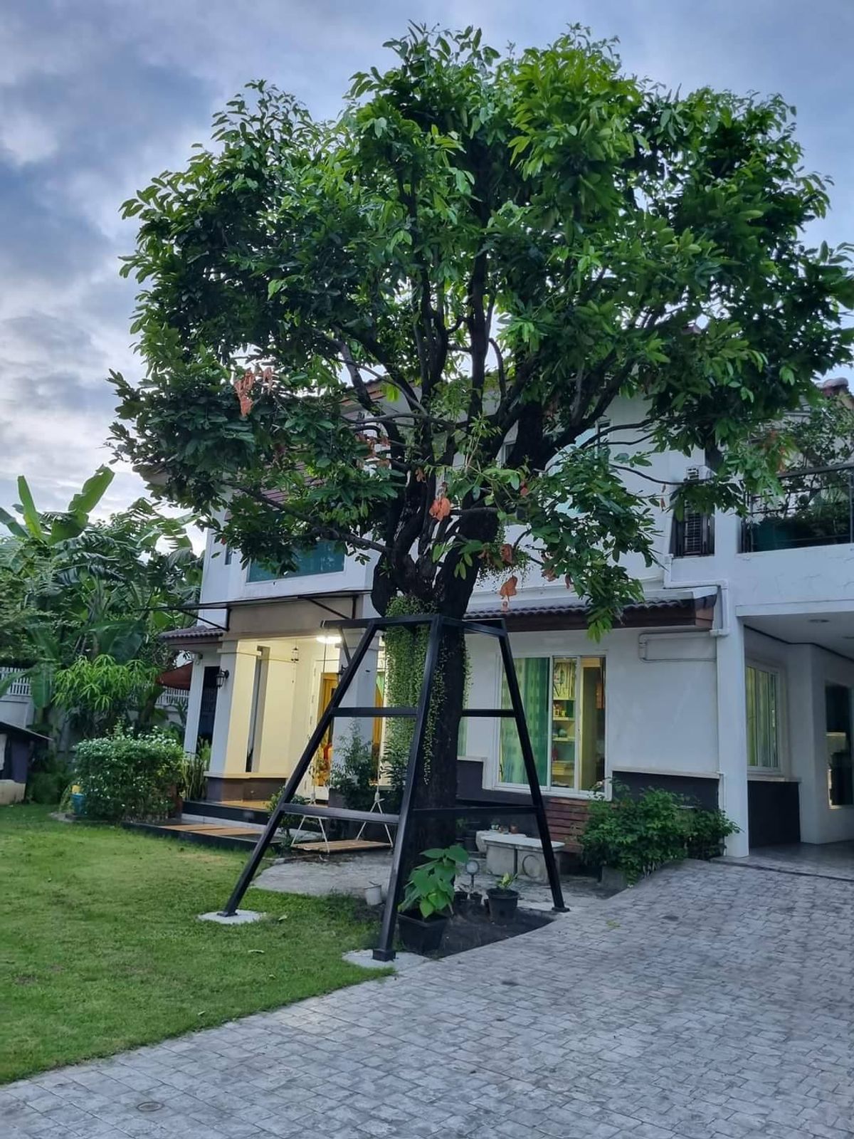 ให้เช่าบ้านเลียบทางด่วนรามอินทรา : ให้เช่าบ้านเดี่ยว 2 ชั้น หมู่บ้านบ้านลาดพร้าว Exclusive ถนนเลียบด่วนเอกมัย-รามอินทรา