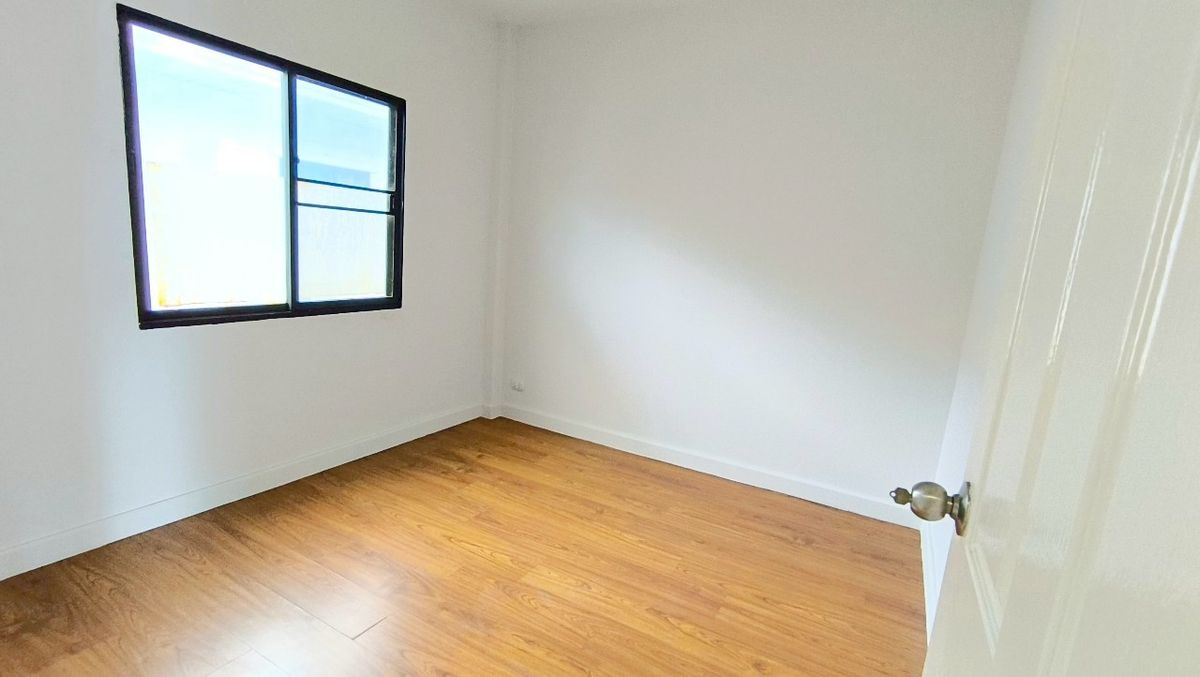 ขายทาวน์โฮมมีนบุรี-ร่มเกล้า : The Villa เดอะ วิลล่า รามคำแหง-สุวรรณภูมิ ทาวน์เฮ้าส์ 2 ชั้น ซอยรามคำแหง 174 ใกล้รถไฟฟ้าสายสีส้ม สถานีเคหะรามคำแหง ขายถูก บ้านสวย หน้าสวนหย่อม ไม่มีบ้านตรงข้าม