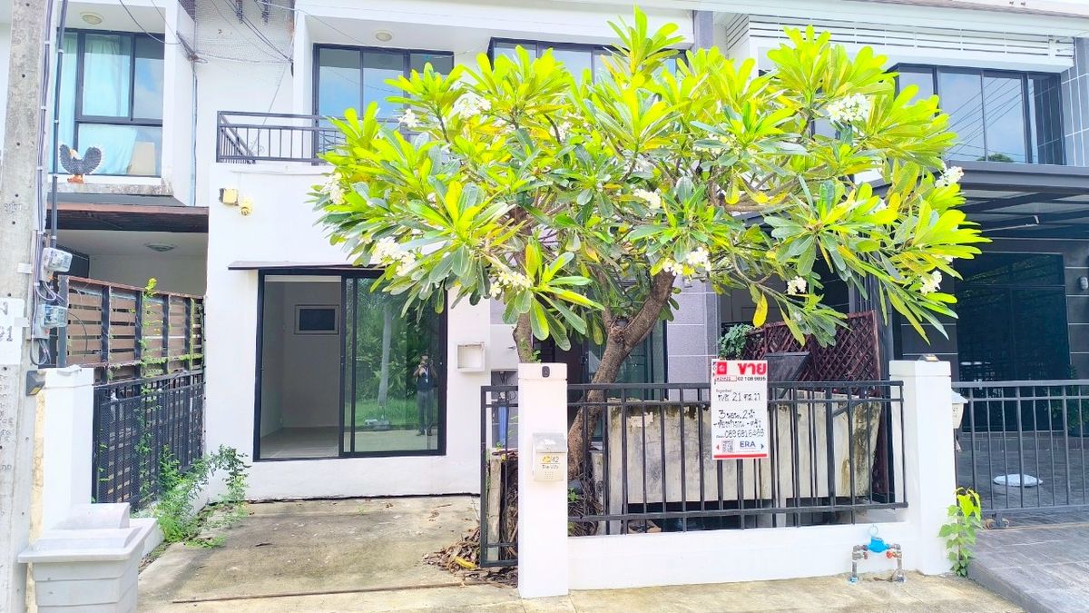 ขายทาวน์โฮมมีนบุรี-ร่มเกล้า : The Villa เดอะ วิลล่า รามคำแหง-สุวรรณภูมิ ทาวน์เฮ้าส์ 2 ชั้น ซอยรามคำแหง 174 ใกล้รถไฟฟ้าสายสีส้ม สถานีเคหะรามคำแหง ขายถูก บ้านสวย หน้าสวนหย่อม ไม่มีบ้านตรงข้าม