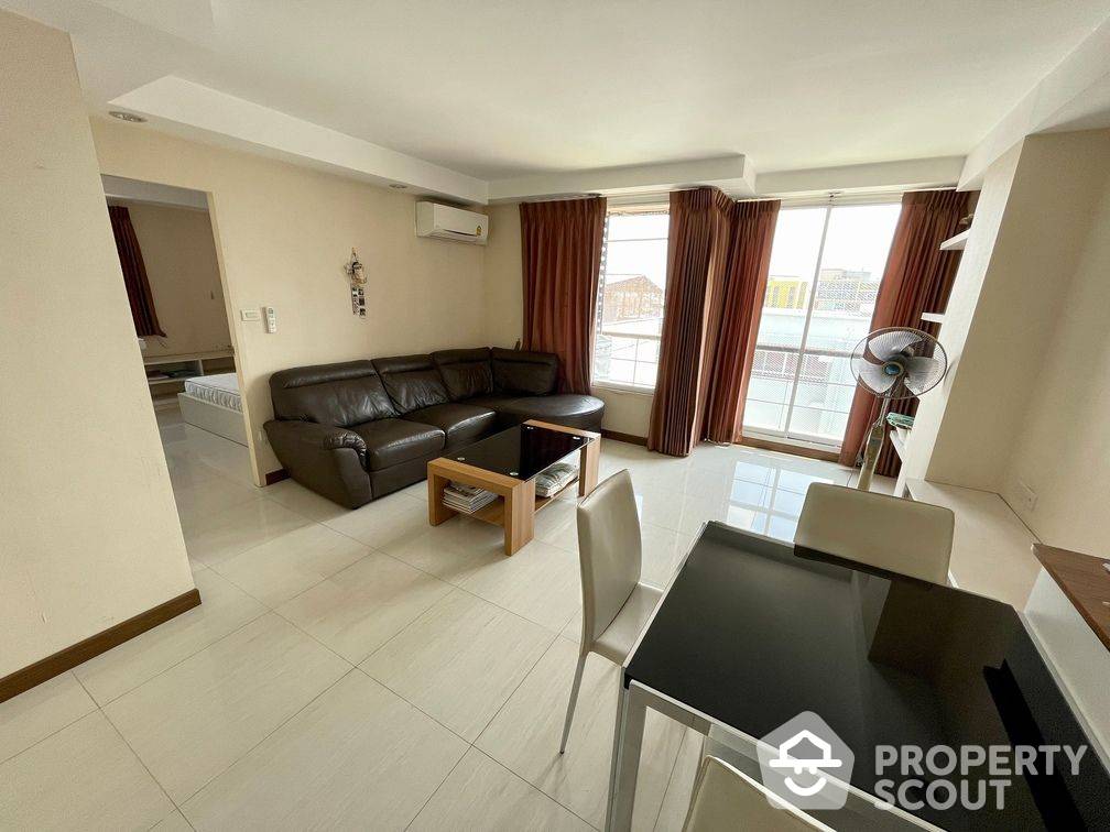 For SaleCondoRatchadapisek, Huaikwang, Suttisan : 2-BR Condo at Humble Living @ Chintawet near MRT Sutthisan