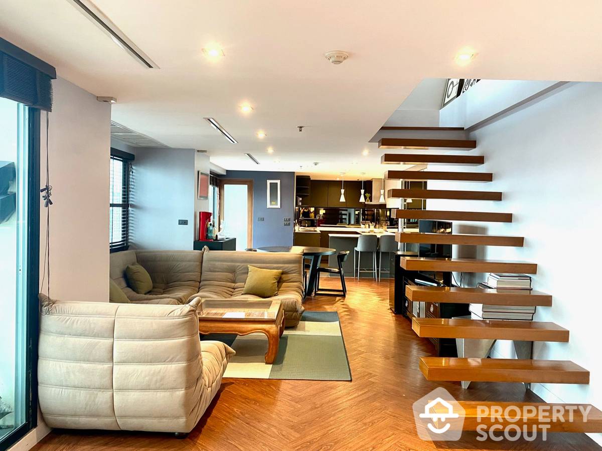 For RentCondoNana, North Nana,Sukhumvit13, Soi Nana : 2-BR Condo at Sukhumvit Suite near BTS Nana