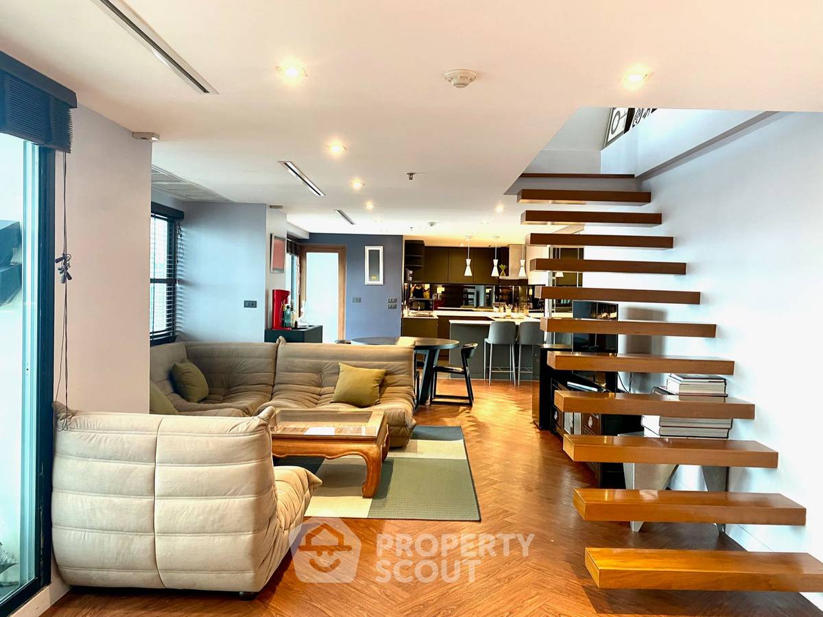 For RentCondoNana, North Nana,Sukhumvit13, Soi Nana : 2-BR Condo at Sukhumvit Suite near BTS Nana