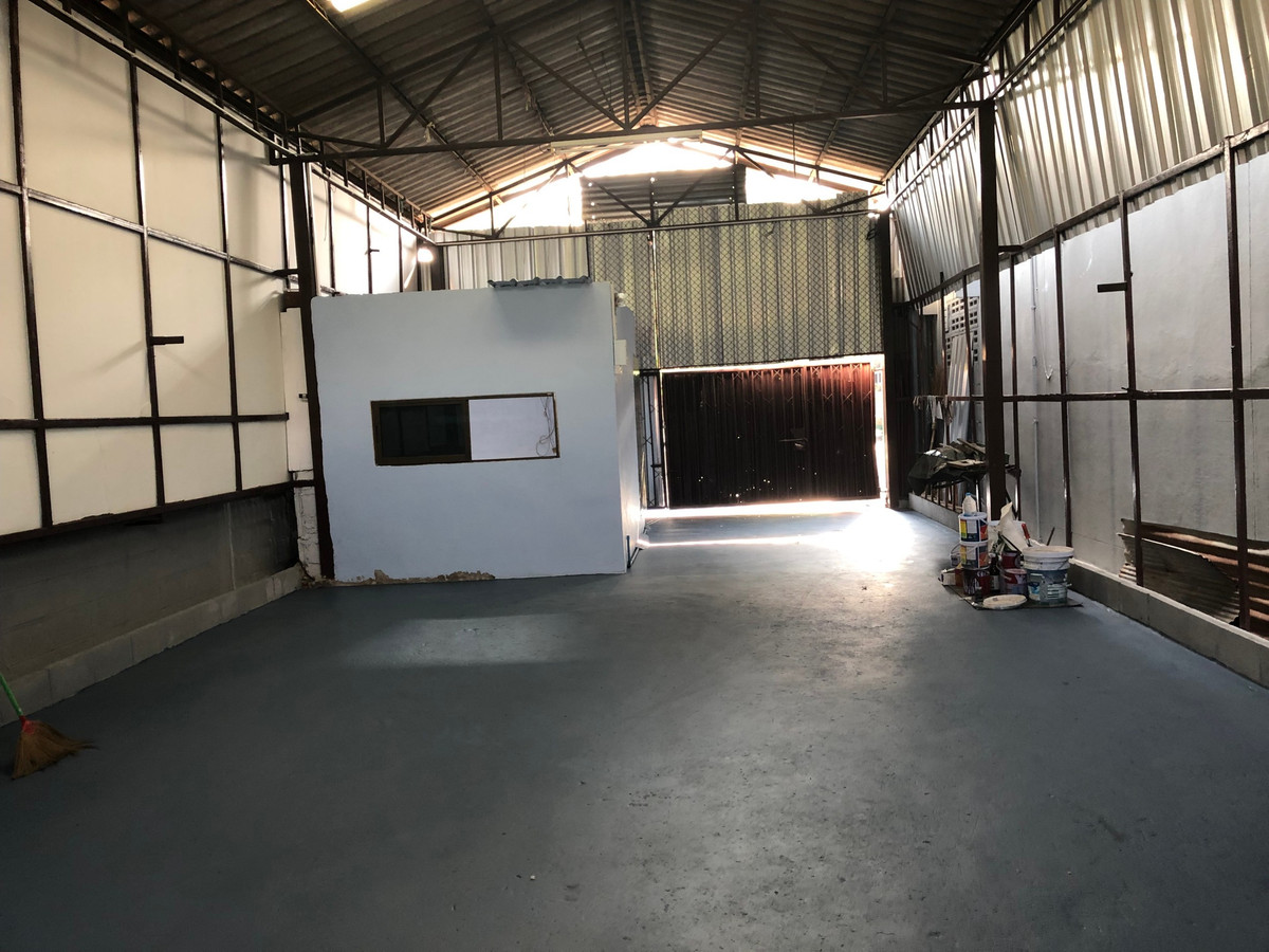 ให้เช่าโฮมออฟฟิศปิ่นเกล้า จรัญสนิทวงศ์ : 🏭 ให้เช่าโกดังพร้อมใช้งานพื้นที่กว้าง ทำเลดี เดินทางสะดวก เหมาะเก็บของ/ทำธุรกิจ ราคาคุ้ม!