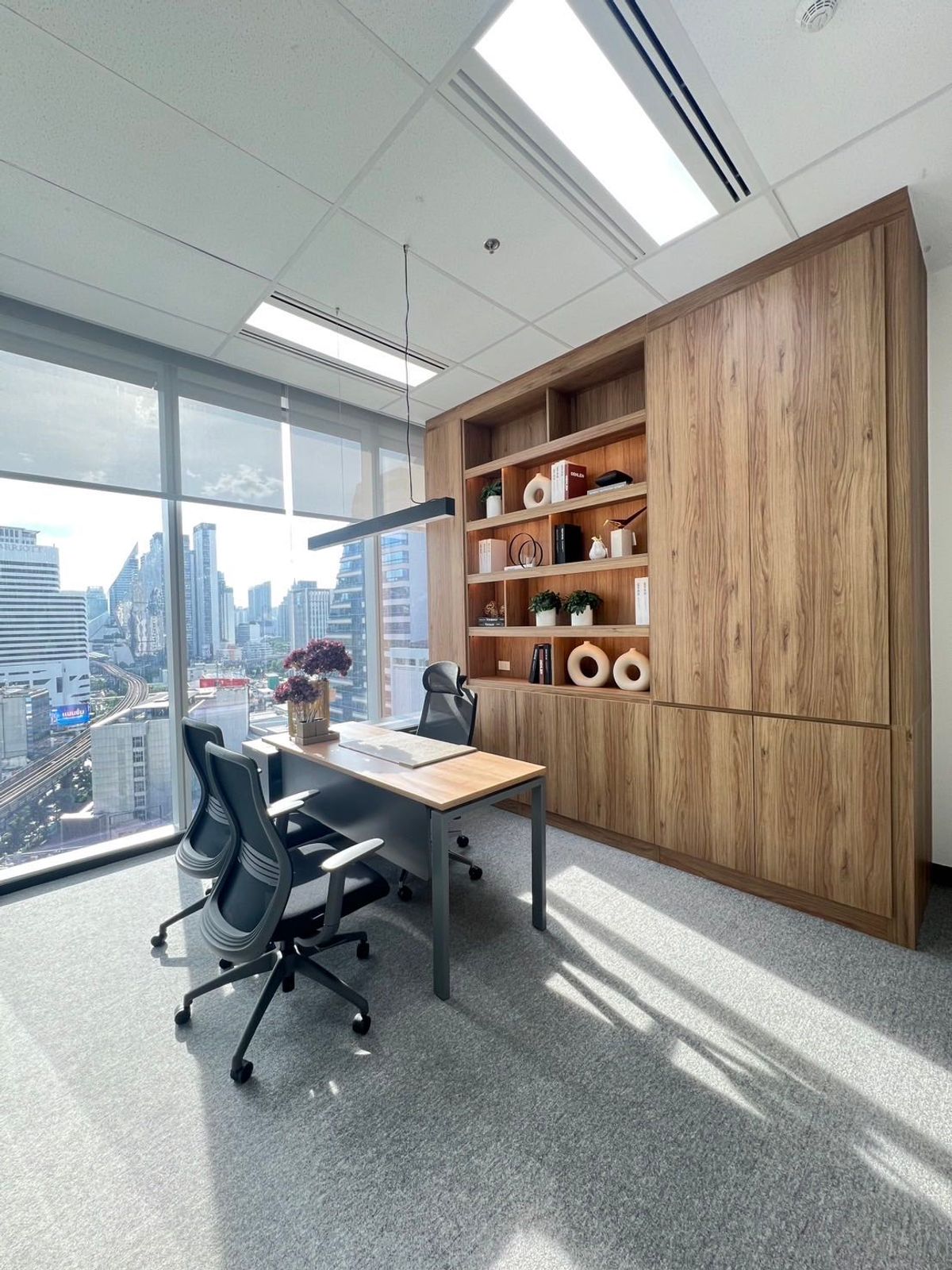 For RentOfficeNana, North Nana,Sukhumvit13, Soi Nana : 🏬🎉 The JLK TOWER office is attached to the BTS‼ ️