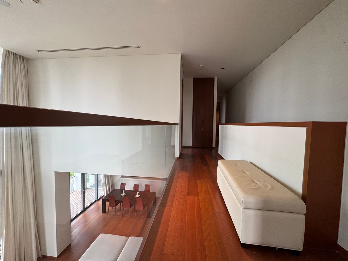 ขายคอนโดสาทร นราธิวาส : ✨ ชีวิตเหนือระดับ! คอนโดหรูแบบดูเพล็กซ์ (Duplex) ที่ The Sukhothai Residences 4 ห้องนอน พร้อมห้องแม่บ้าน ลิฟต์ส่วนตัว ที่จอดรถส่วนตัว และสิ่งอำนวยความสะดวกระดับโรงแรม 5 ดาว