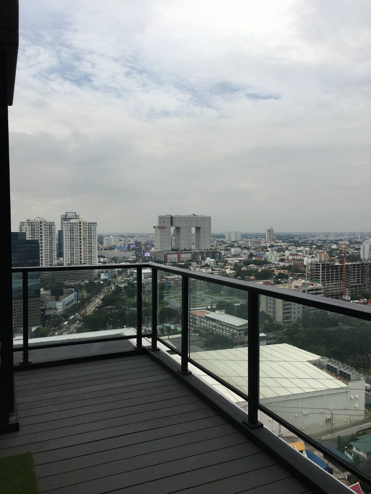 คอนโดลาดพร้าว เซ็นทรัลลาดพร้าว : Rare deal at M Ladprao – city-view unit with a large balcony, only 6.39MB for 43 sqm! Just 4 units like this per building – don’t miss out!