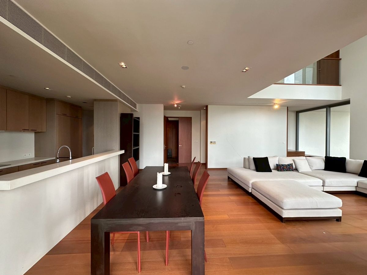 ขายคอนโดสาทร นราธิวาส : ✨ ชีวิตเหนือระดับ! คอนโดหรูแบบดูเพล็กซ์ (Duplex) ที่ The Sukhothai Residences 4 ห้องนอน พร้อมห้องแม่บ้าน ลิฟต์ส่วนตัว ที่จอดรถส่วนตัว และสิ่งอำนวยความสะดวกระดับโรงแรม 5 ดาว