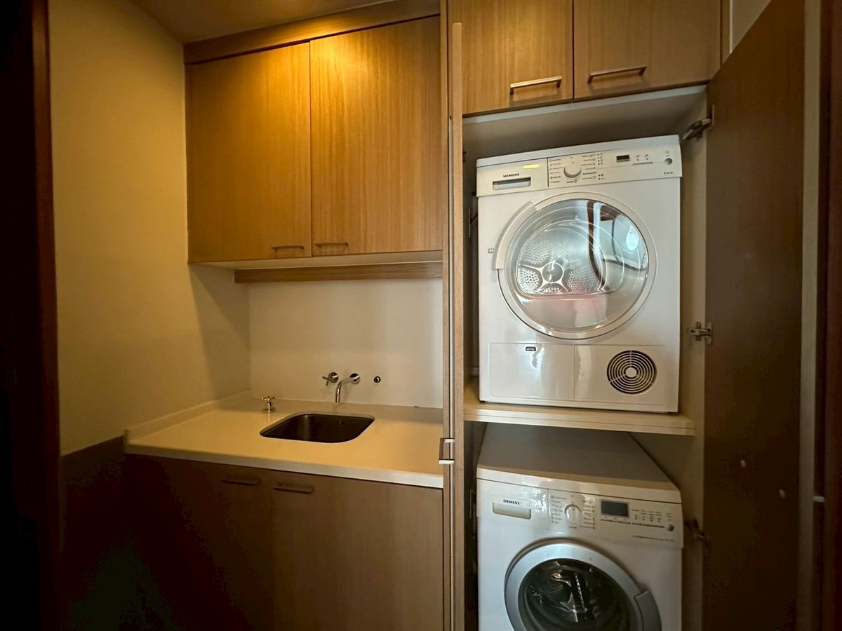 ขายคอนโดสาทร นราธิวาส : ✨ ชีวิตเหนือระดับ! คอนโดหรูแบบดูเพล็กซ์ (Duplex) ที่ The Sukhothai Residences 4 ห้องนอน พร้อมห้องแม่บ้าน ลิฟต์ส่วนตัว ที่จอดรถส่วนตัว และสิ่งอำนวยความสะดวกระดับโรงแรม 5 ดาว