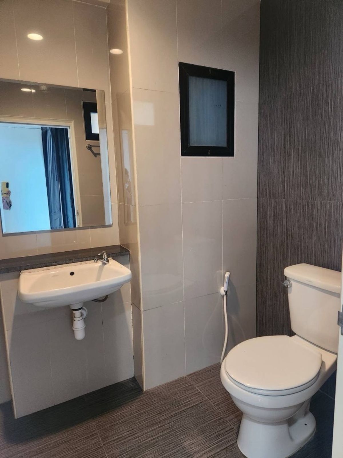 ขายกิจการโรงแรม & กิจการอพาร์ตเมนต์รัชดา ห้วยขวาง : ขายอพาร์ทเมนท์ สูง 5 ชั้น  ซ.สหการประมูล ถ.ประชาอุทิศ 